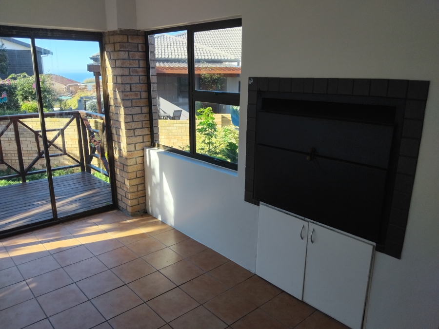 4 Bedroom Property for Sale in Wavecrest Eastern Cape